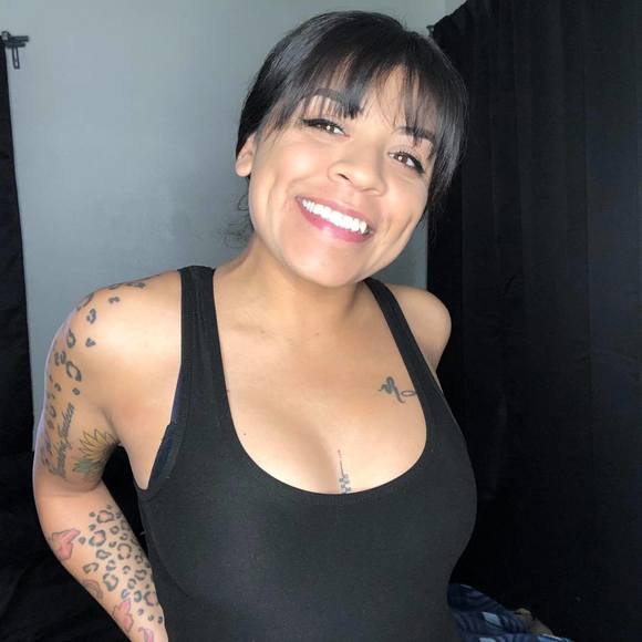 Meet your Posher, Vianey - Picture 1 of 1